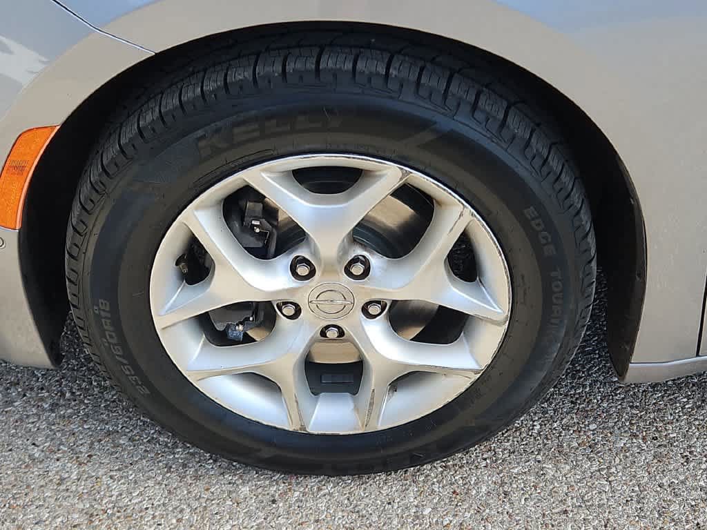 Used 2020 Chrysler Pacifica Touring-L Plus w/ Tire & Wheel Group FWD image 12