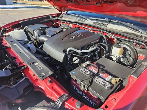 Used 2019 Toyota Tacoma SR w/ SR Convenience Package image 42