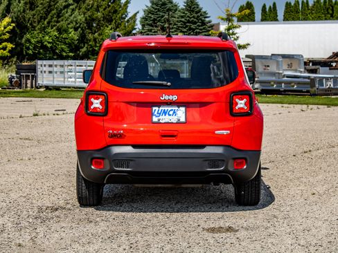 Used 2020 Jeep Renegade Latitude w/ Cold Weather Group AWD/4WD image 3