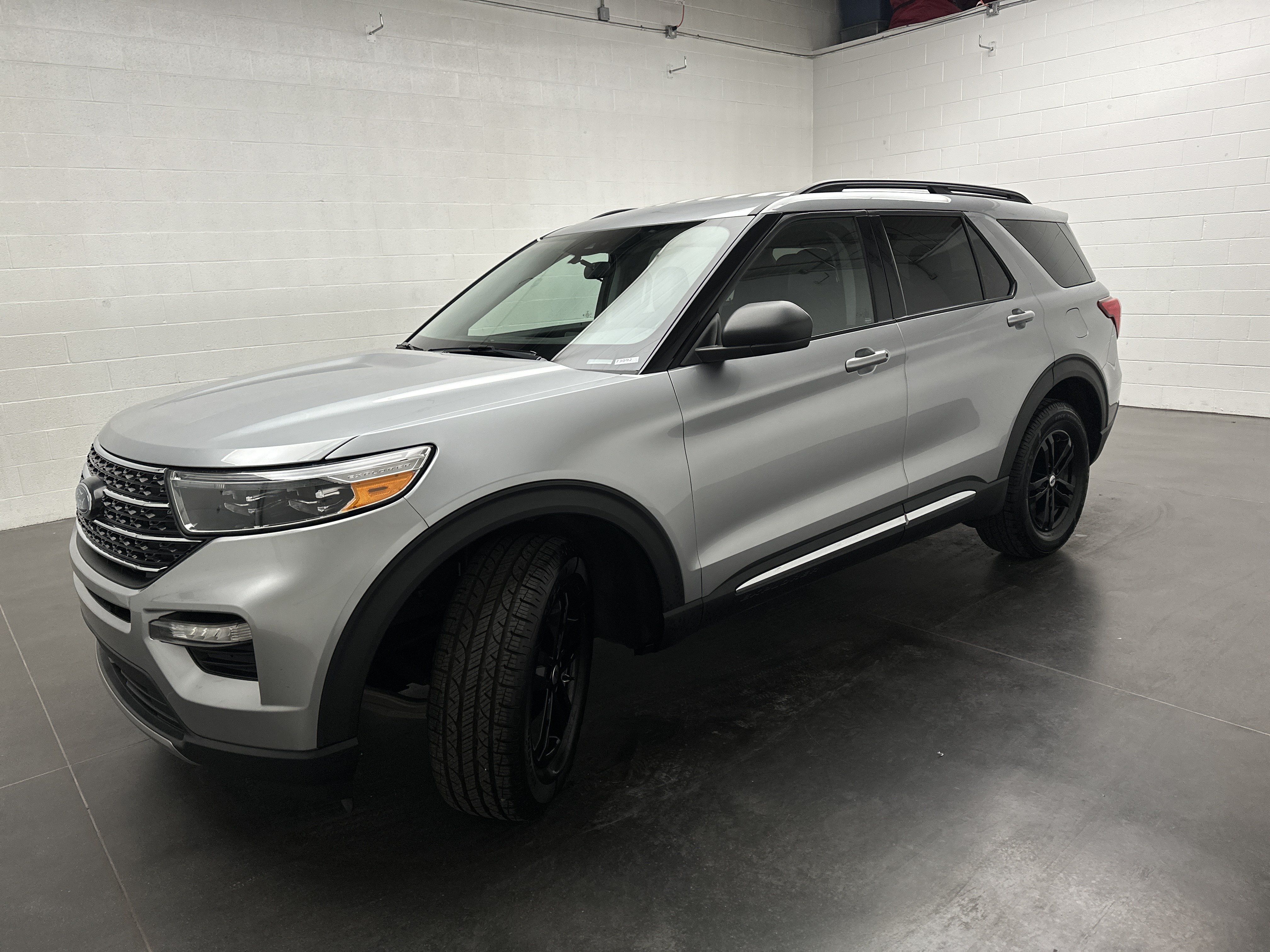 Used 2023 Ford Explorer XLT w/ Equipment Group 202A AWD/4WD image 4