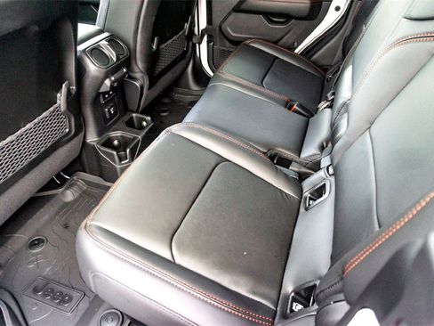 New 2025 Jeep Gladiator Rubicon w/ Convenience Group image 18