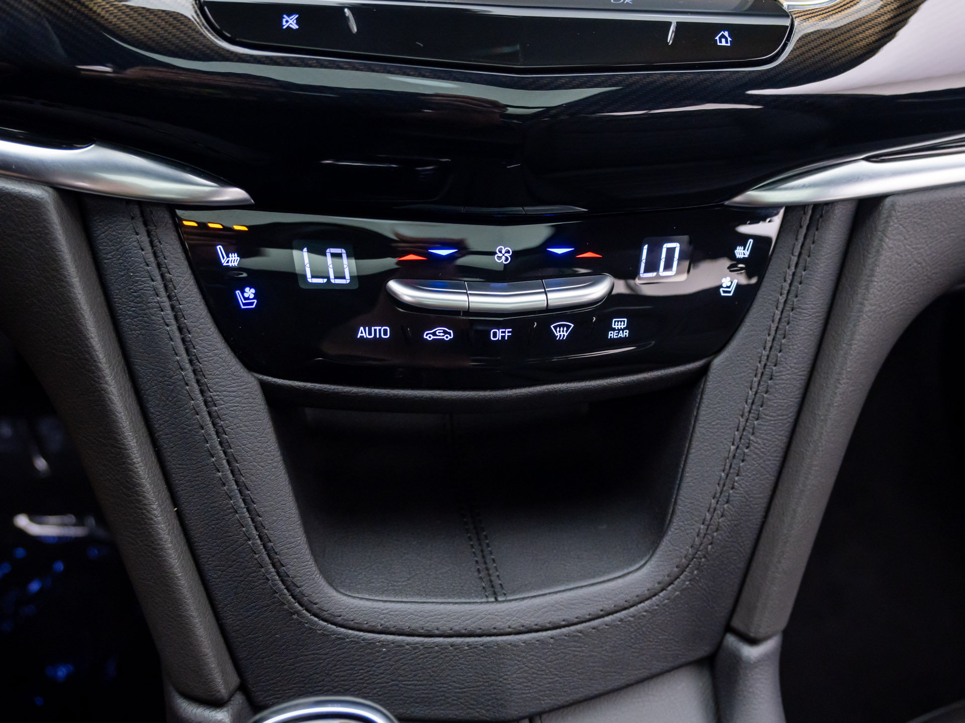 Certified 2025 Cadillac XT6 Premium Luxury w/ Platinum Package AWD/4WD image 25