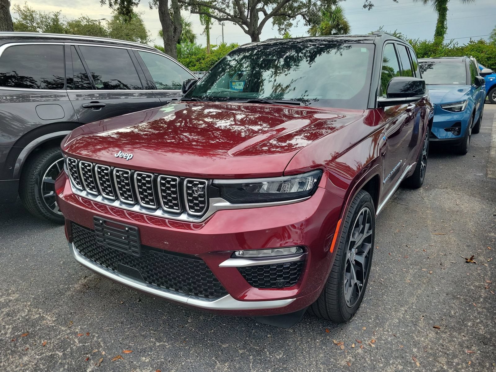 Used 2024 Jeep Grand Cherokee Summit AWD/4WD image 2