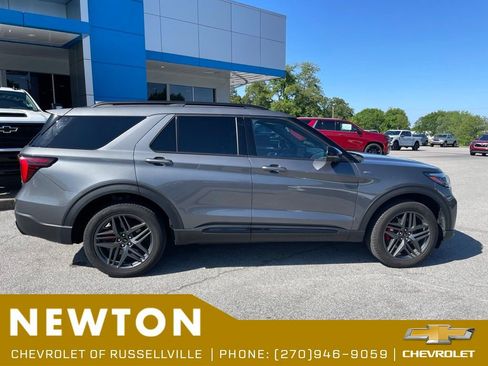Used 2025 Ford Explorer ST-Line w/ ST-Line Street Pack AWD/4WD image 43