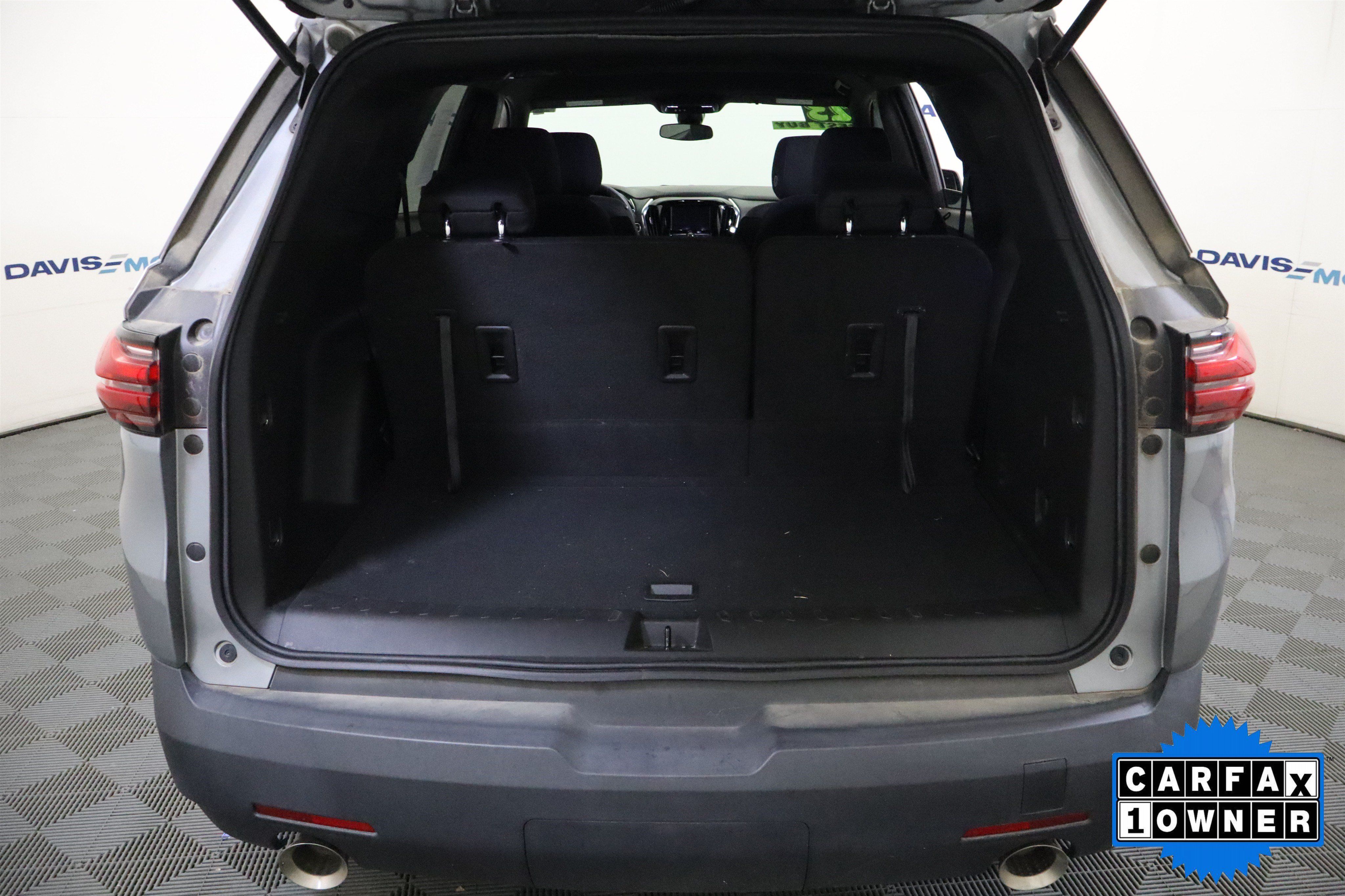 Used 2023 Chevrolet Traverse LT FWD image 9