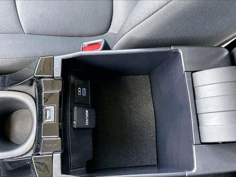 Used 2022 Toyota Corolla LE image 26