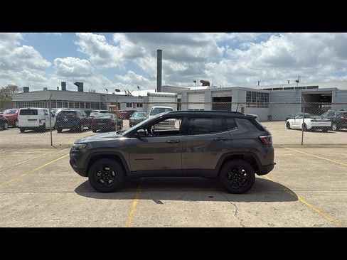Used 2023 Jeep Compass Trailhawk image 3