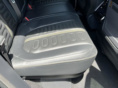 Used 2022 Rivian R1T Adventure AWD/4WD image 27