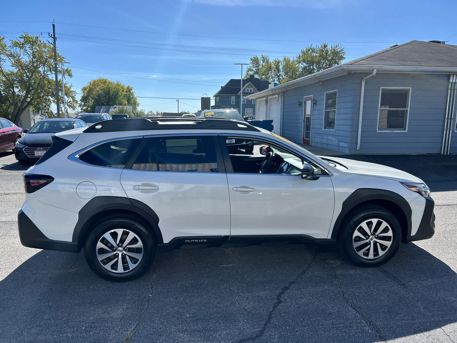 Used 2023 Subaru Outback Premium AWD/4WD image 2