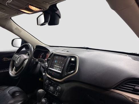 Used 2015 Jeep Cherokee Limited AWD/4WD image 28