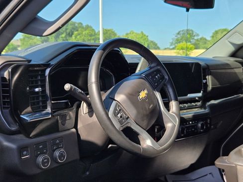 Used 2023 Chevrolet Silverado 1500 LT AWD/4WD image 5