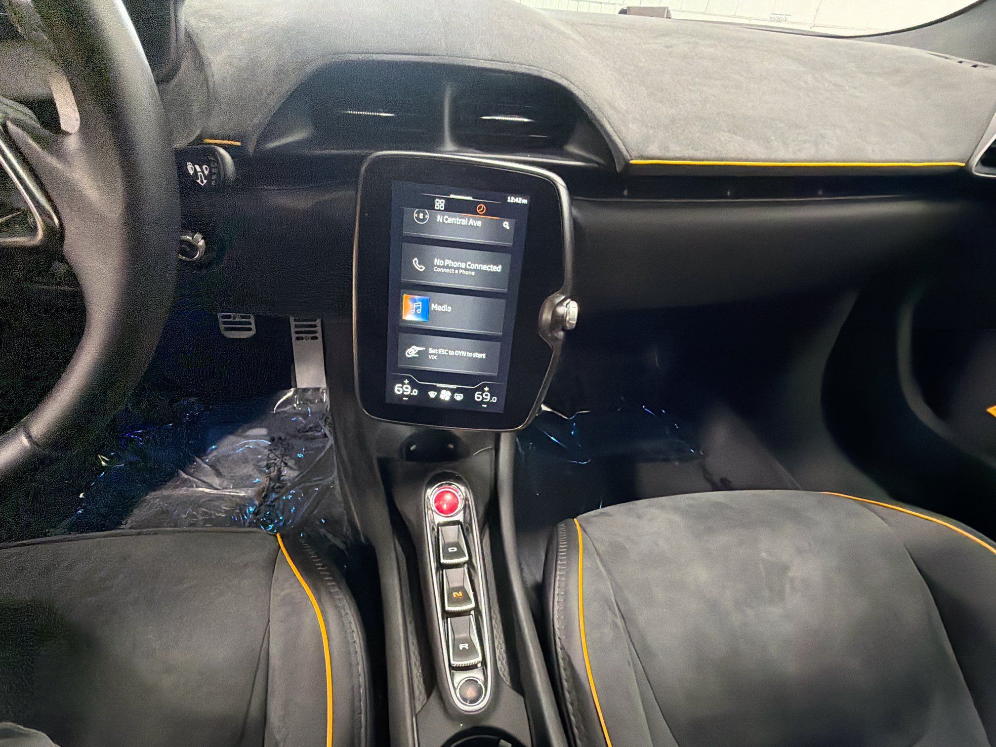 Used 2023 McLaren Artura RWD image 18