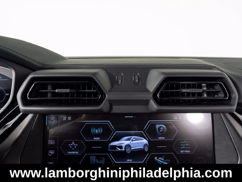 Used 2025 Lamborghini Urus SE AWD/4WD image 24