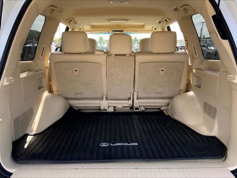 Used 2020 Lexus LX 570 4WD w/ Luxury Package image 34