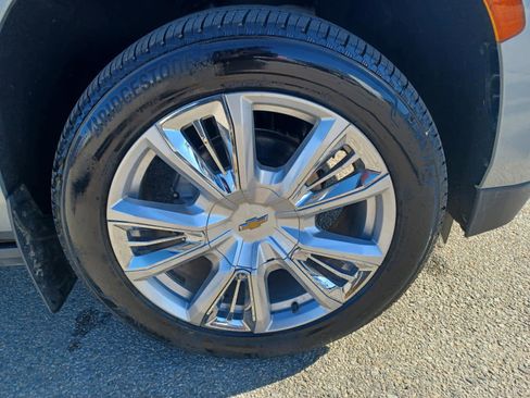 Used 2023 Chevrolet Suburban High Country w/ Premium Package 2 image 31