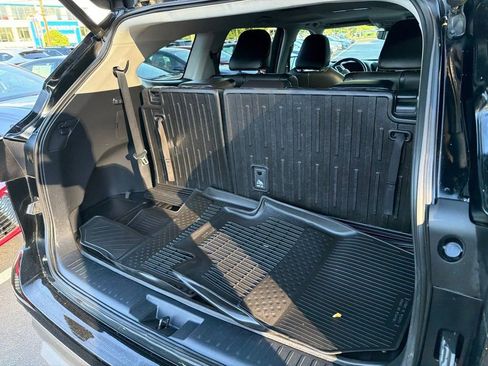 Used 2021 Toyota Highlander XLE AWD/4WD image 17