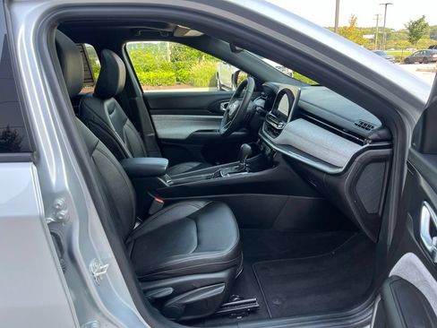 Used 2024 Jeep Compass Latitude w/ Sun and Sound Group AWD/4WD image 28