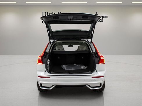 Certified 2023 Volvo XC60 B5 Ultimate w/ Climate Package image 30