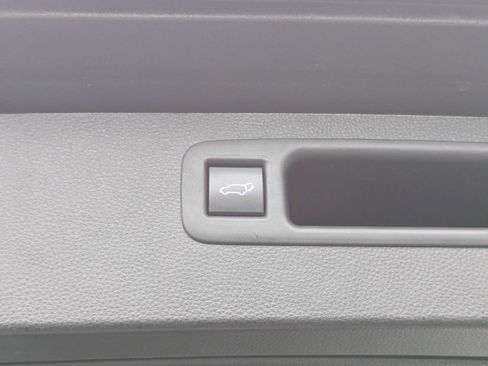 Used 2022 Toyota Highlander XSE FWD image 18