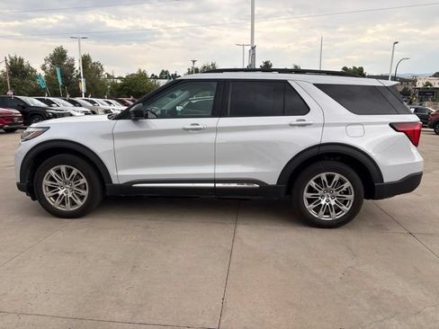 Used 2025 Ford Explorer Active w/ Active Comfort Package AWD/4WD image 8