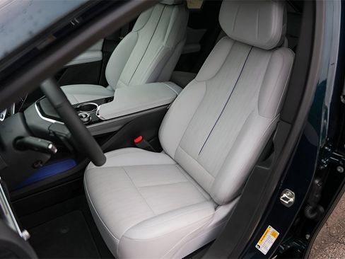 Certified 2024 Cadillac Lyriq Sport image 7