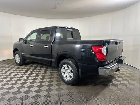 Used 2018 Nissan Titan SV image 5