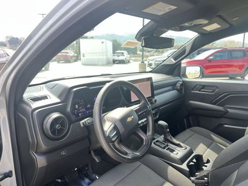 Used 2024 Chevrolet Colorado W/T image 10