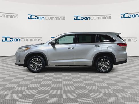 Used 2018 Toyota Highlander LE FWD image 5