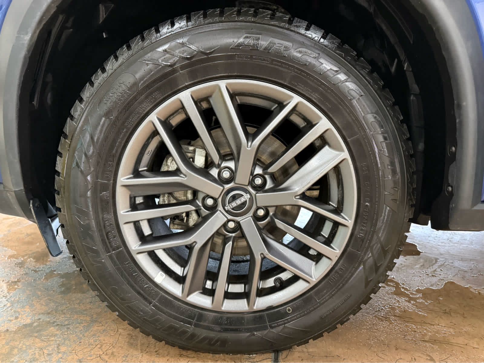 Used 2023 Nissan Rogue S AWD/4WD image 11