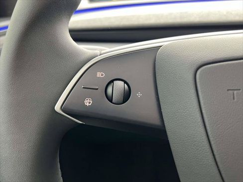 Used 2026 Tesla Model Y 2WD image 24