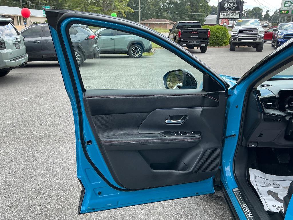 Used 2025 Nissan Kicks SR w/ Illumination Package FWD image 15