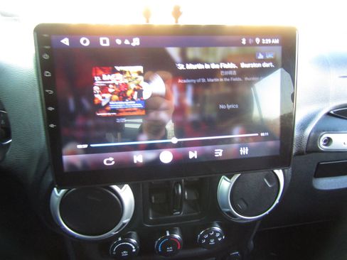 Used 2017 Jeep Wrangler Unlimited Sahara w/ Connectivity Group image 29