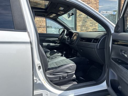 Used 2019 Mitsubishi Outlander LE AWD/4WD image 15