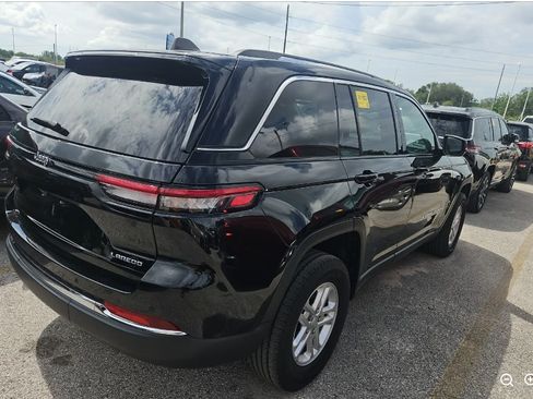 Used 2023 Jeep Grand Cherokee Laredo w/ Luxury Tech Group I RWD image 5