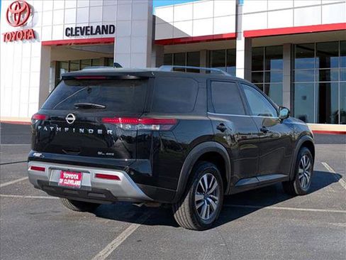Used 2025 Nissan Pathfinder SL image 7
