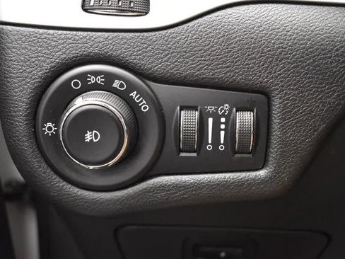 Used 2017 Jeep Cherokee Limited AWD/4WD image 23