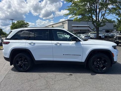 Used 2023 Jeep Grand Cherokee Altitude AWD/4WD image 14