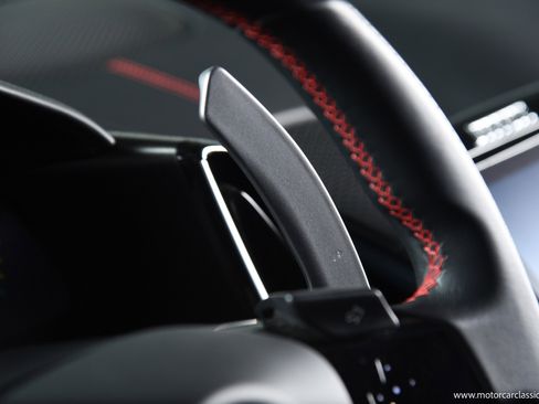 Used 2025 Ferrari Roma Spider RWD image 39