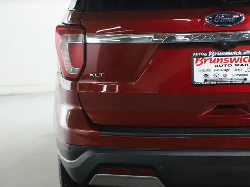 Used 2019 Ford Explorer XLT w/ Equipment Group 202A AWD/4WD image 47