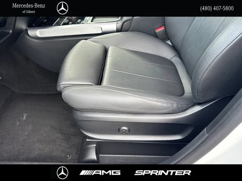 Used 2024 Mercedes-Benz GLB 250 image 15