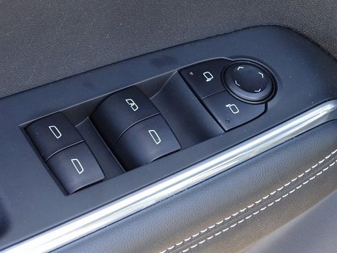 Used 2025 GMC Acadia Elevation image 16