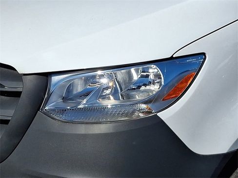 Used 2025 Mercedes-Benz Sprinter 2500 image 9