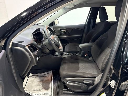 Used 2020 Jeep Cherokee Latitude AWD/4WD image 19