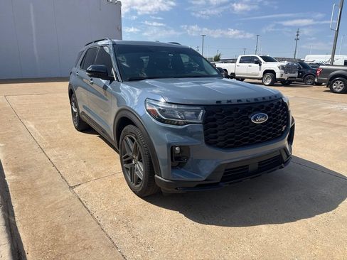 Used 2025 Ford Explorer ST AWD/4WD image 1