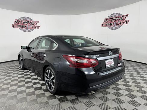 Used 2017 Nissan Altima 2.5 SR FWD image 5