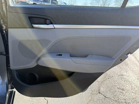 Used 2019 Hyundai Elantra SEL image 28