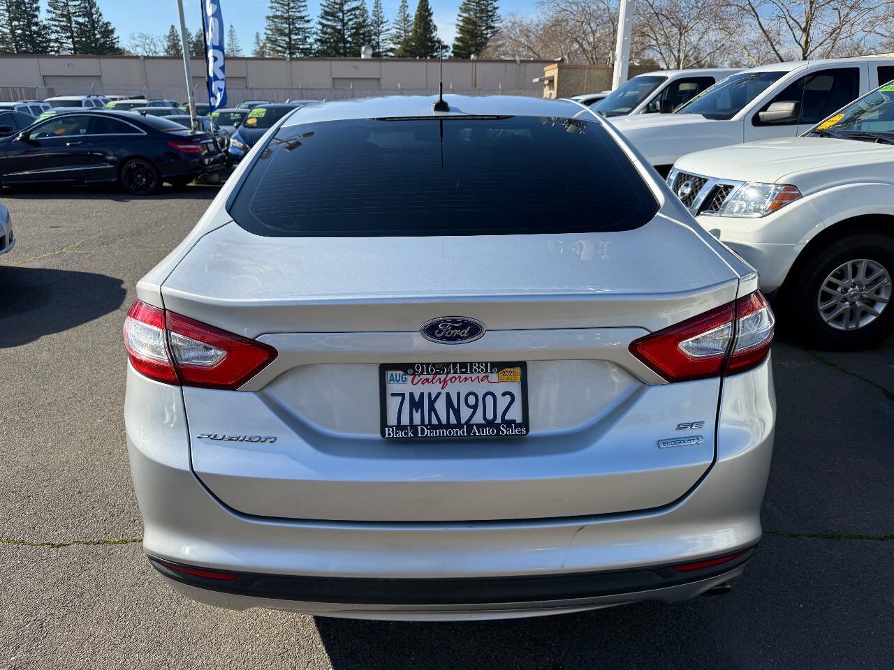 Used 2016 Ford Fusion SE w/ Equipment Group 202A FWD image 4
