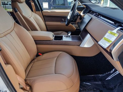 Certified 2026 Land Rover Range Rover SE AWD/4WD image 9