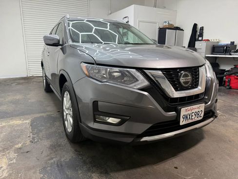 Used 2018 Nissan Rogue SV FWD image 4