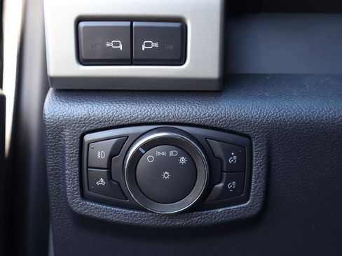 Used 2022 Ford F250 Lariat w/ Black Appearance Package image 22